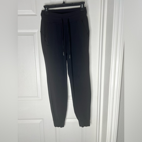 Lululemon Athletica Black Jogger Pants Sz 4